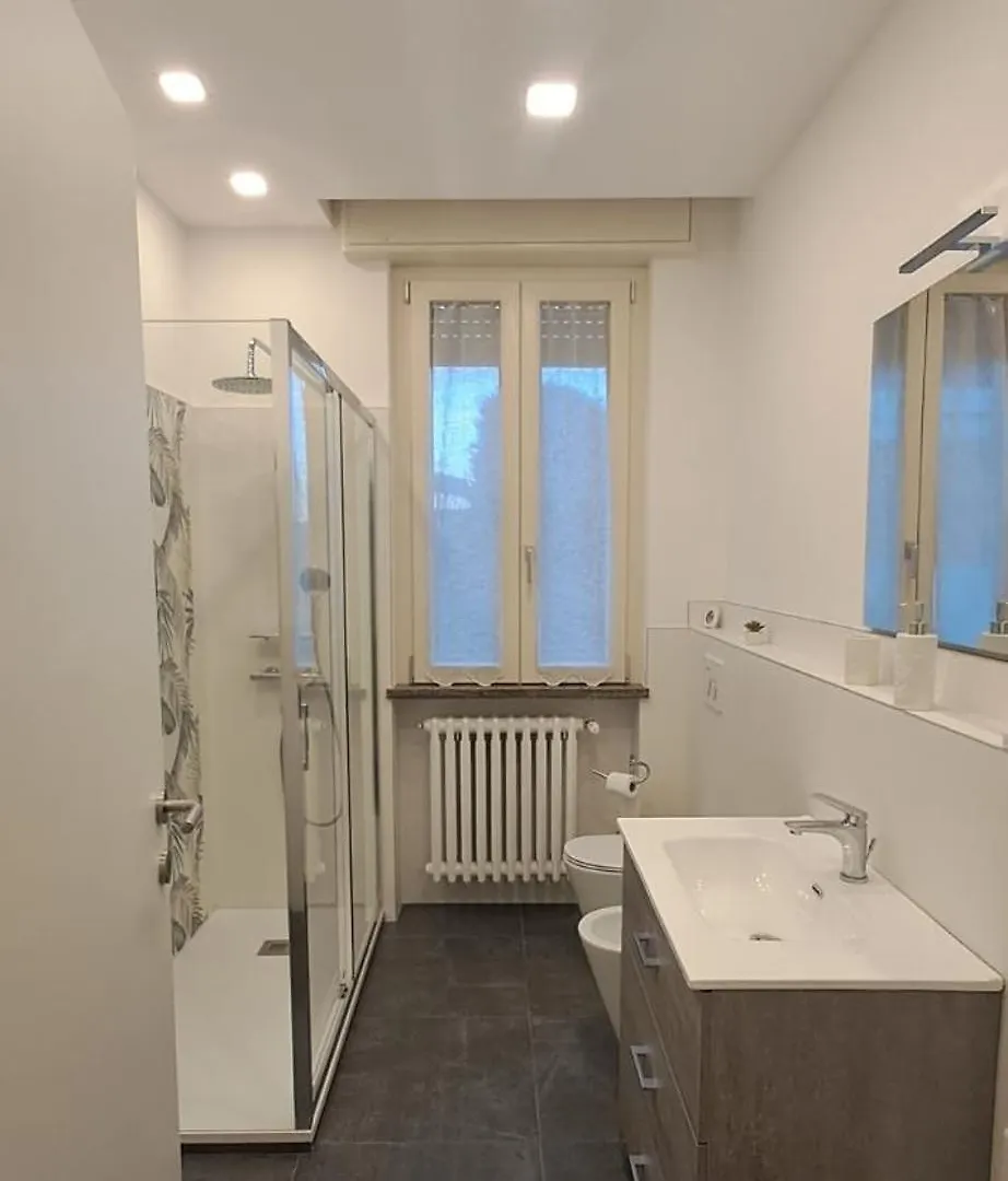 Nina B&B Rho 0*,  Italy