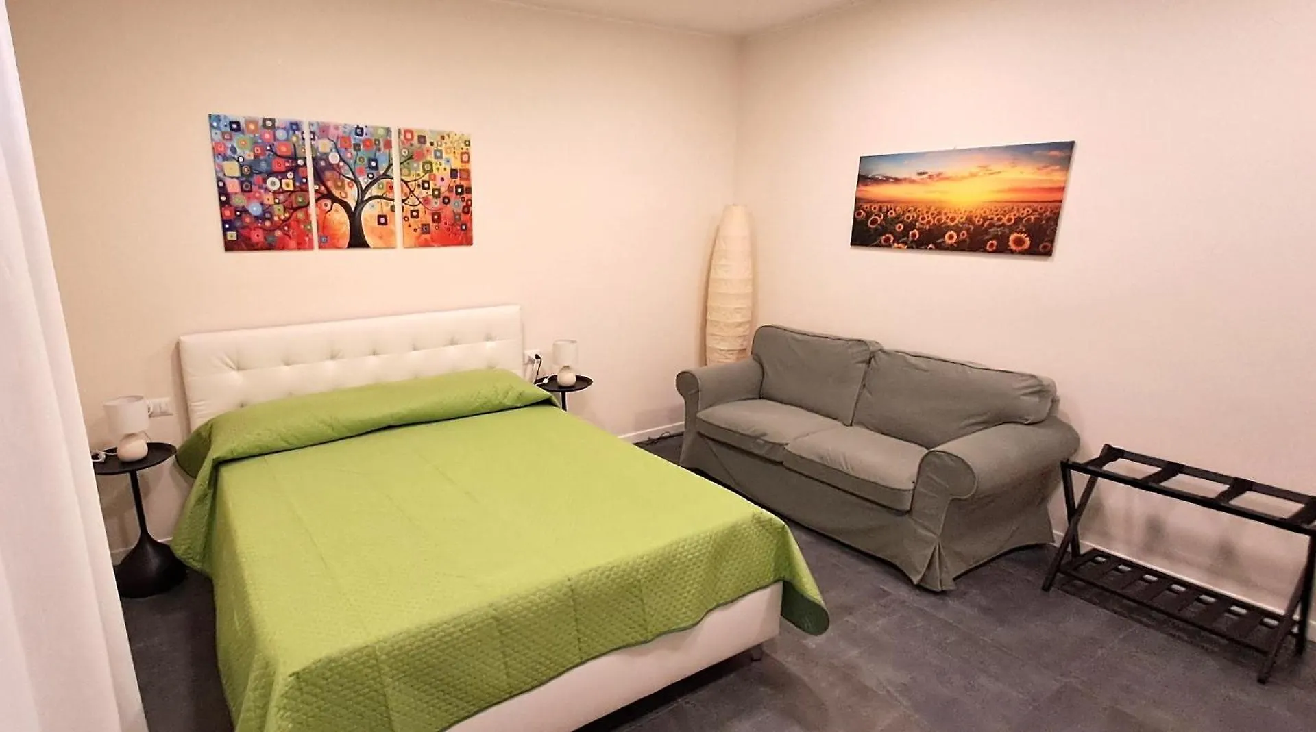 Nina B&B Rho 0*,  Italy